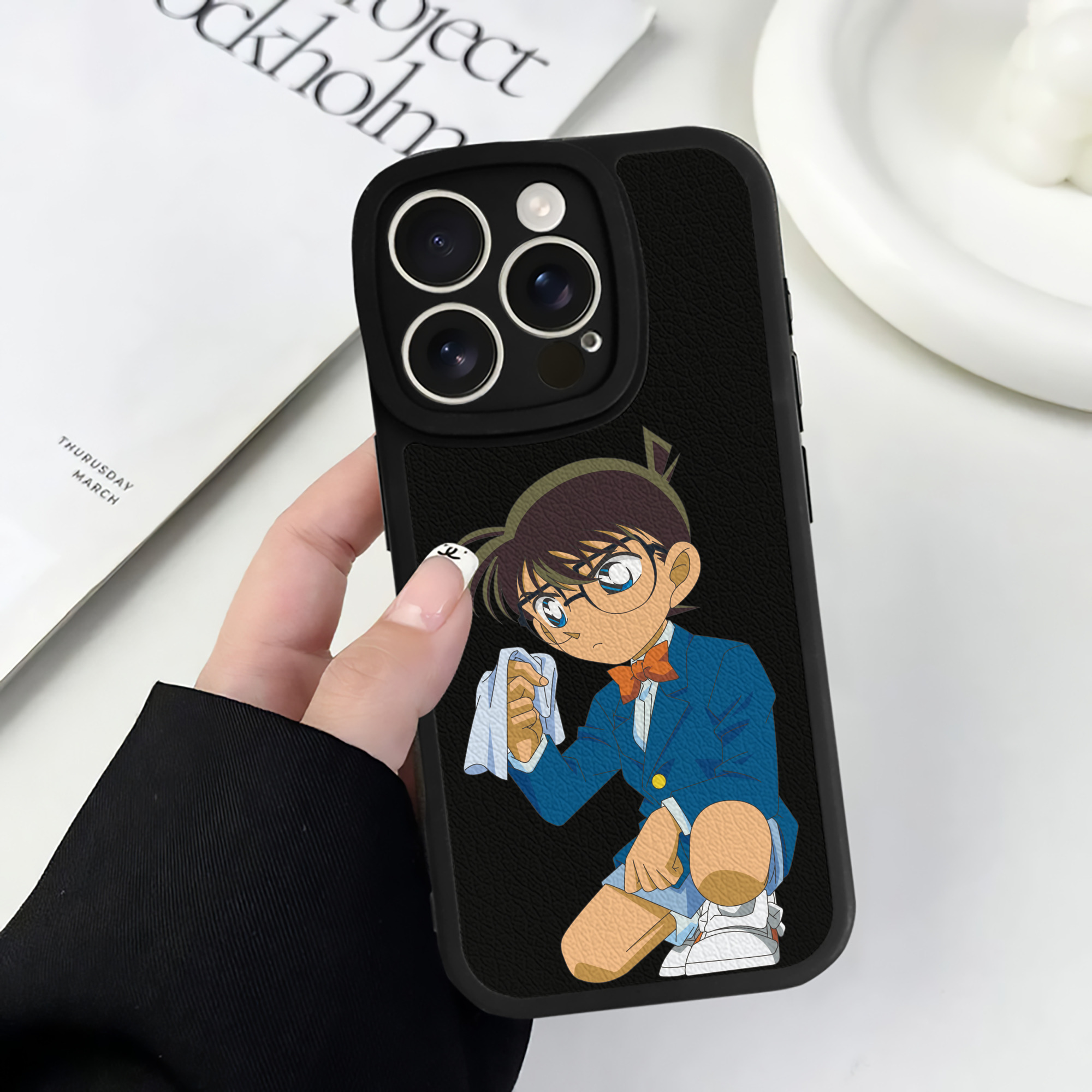 （画像用） 名探偵コナン 江戸川 コナン Detective Conan Conan Edogawa 【iPhone 16シリーズ対応】シリコンスマホケース（レザー調） 材質：シリコン